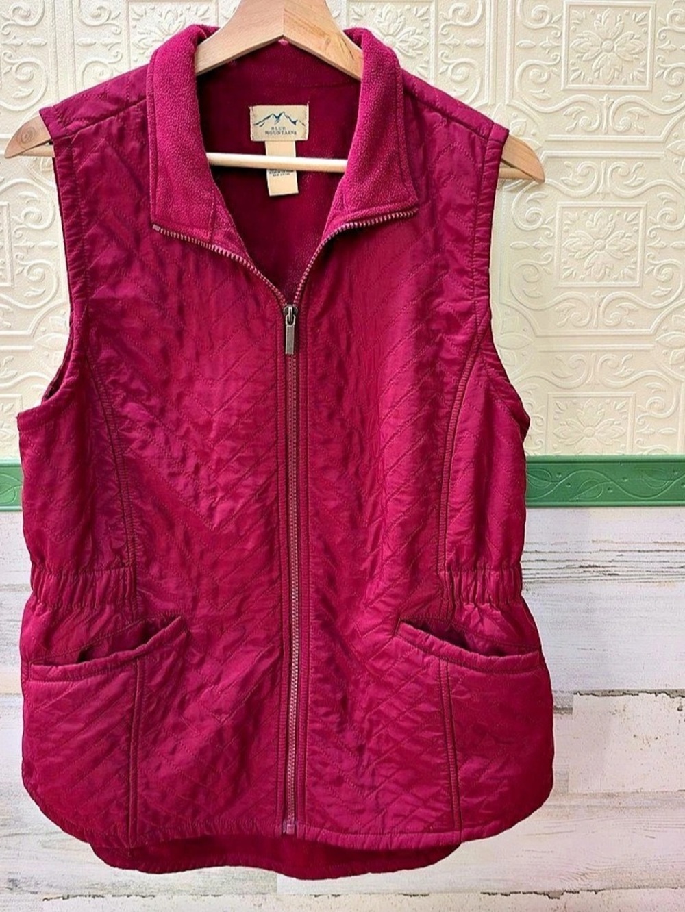 Blue Mountain Quilted Zip Vest in burgundy Size Medium Like New